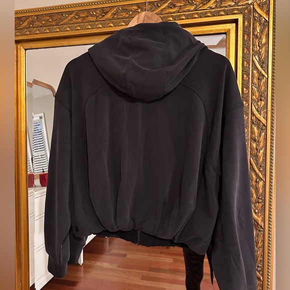 Athleta Cropped Zip Hoodie Jacket
Adorable and super soft - Picture 3 of 4